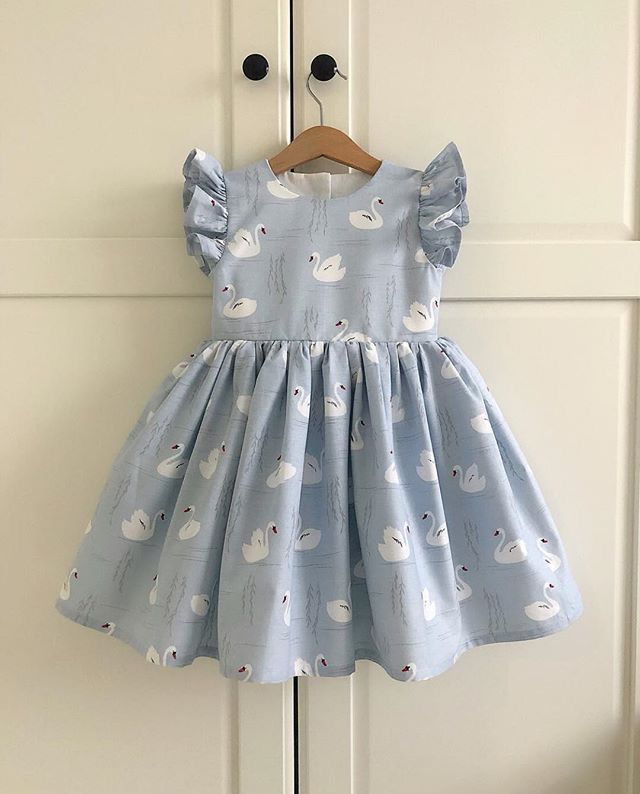 Blue Swan Print Flutter Sleeve Dress